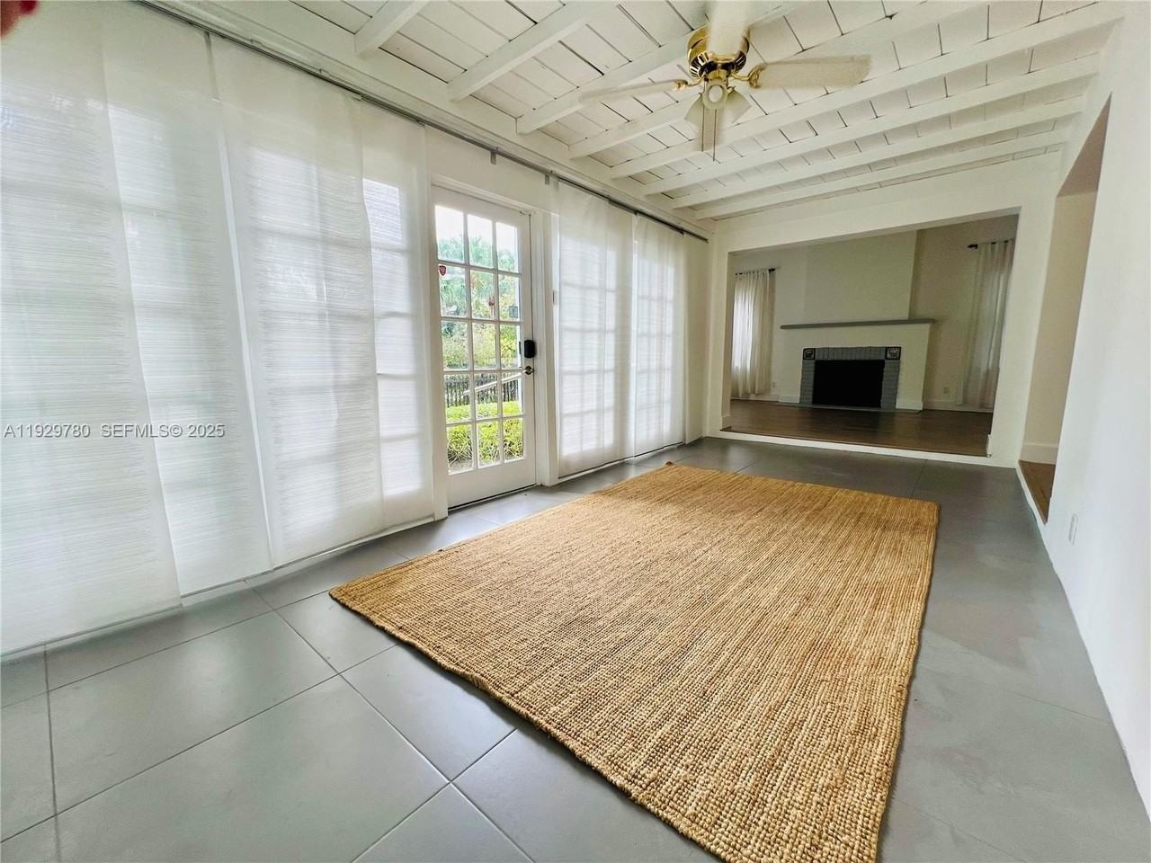 1407 Se 2nd St - Photo 4 of 24