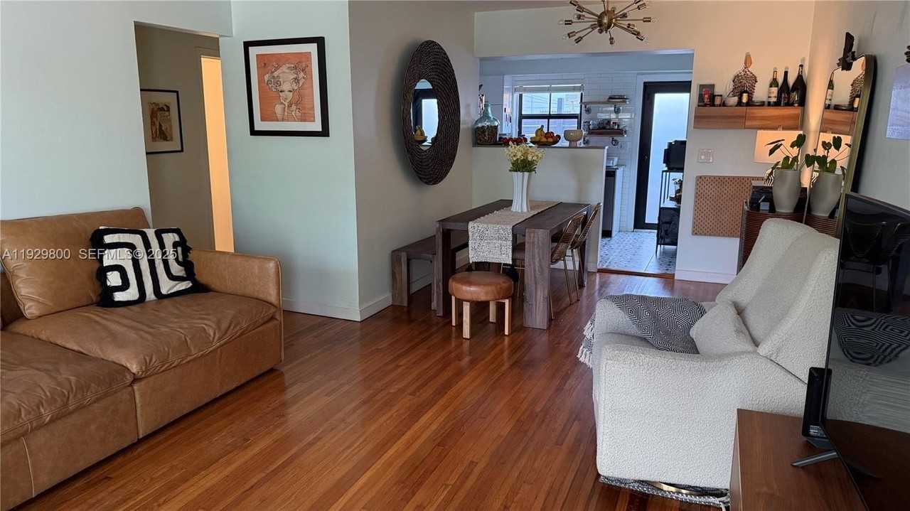 2 Ne 44th St #4 - Photo 2 of 12