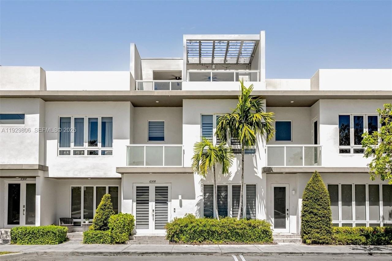 6308 Northwest 104th Path - Photo 2 of 50