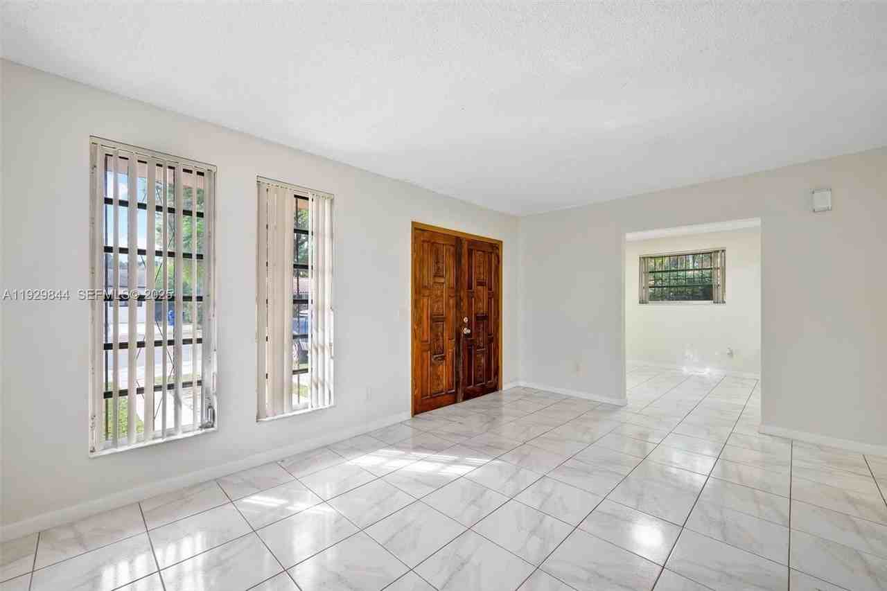 1413 Southwest 19th Street #1413 - Photo 7 of 29