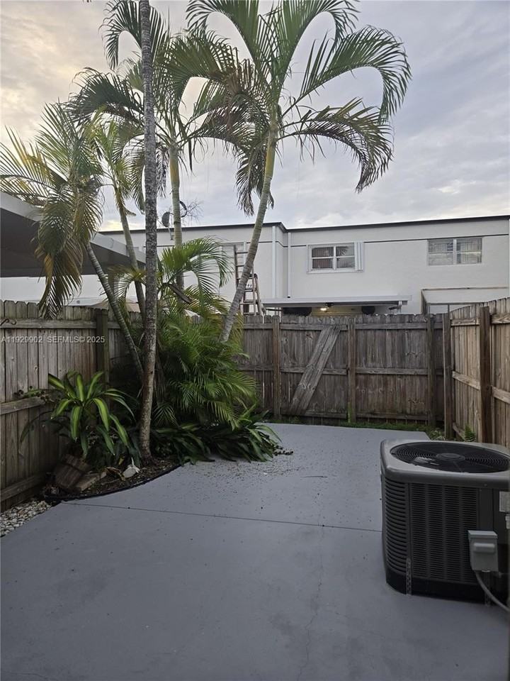 8054 Sw 150th Ave #408