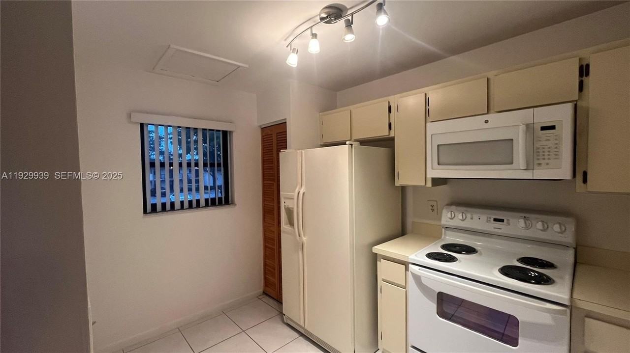 851 Northeast 207th Lane #204-13 - Photo 3 of 18