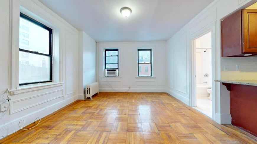 141 East 61st Street - Photo 3 of 5