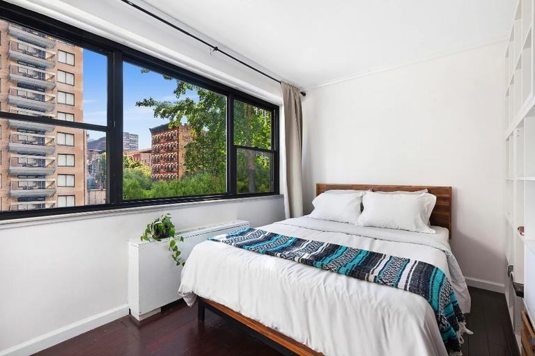 165 East 32nd Street - Photo 3 of 6