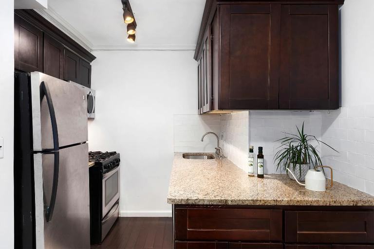 165 East 32nd Street - Photo 5 of 6