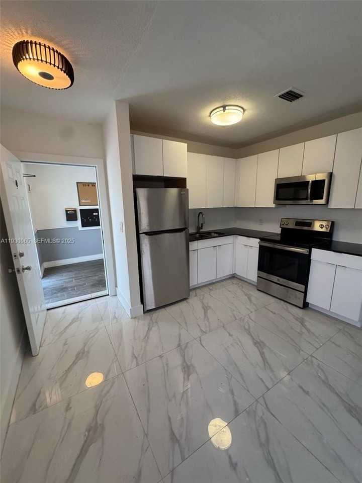 5731 Northeast 18th Avenue #4 - Photo 2 of 13