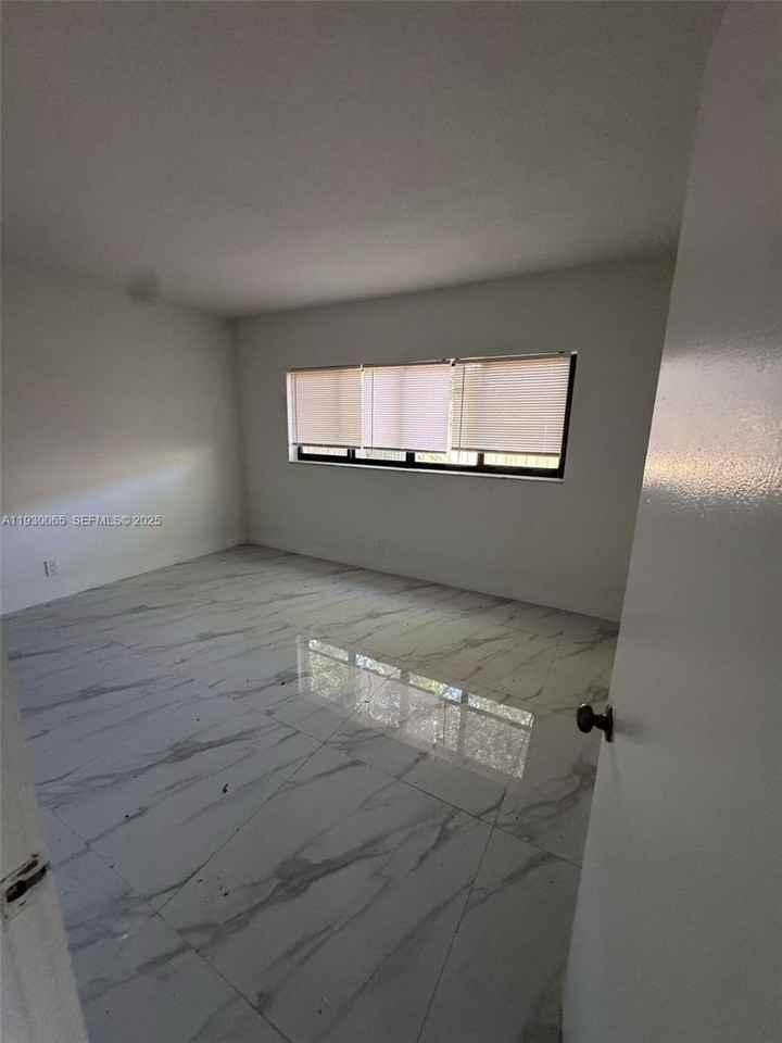 5731 Northeast 18th Avenue #4 - Photo 7 of 13