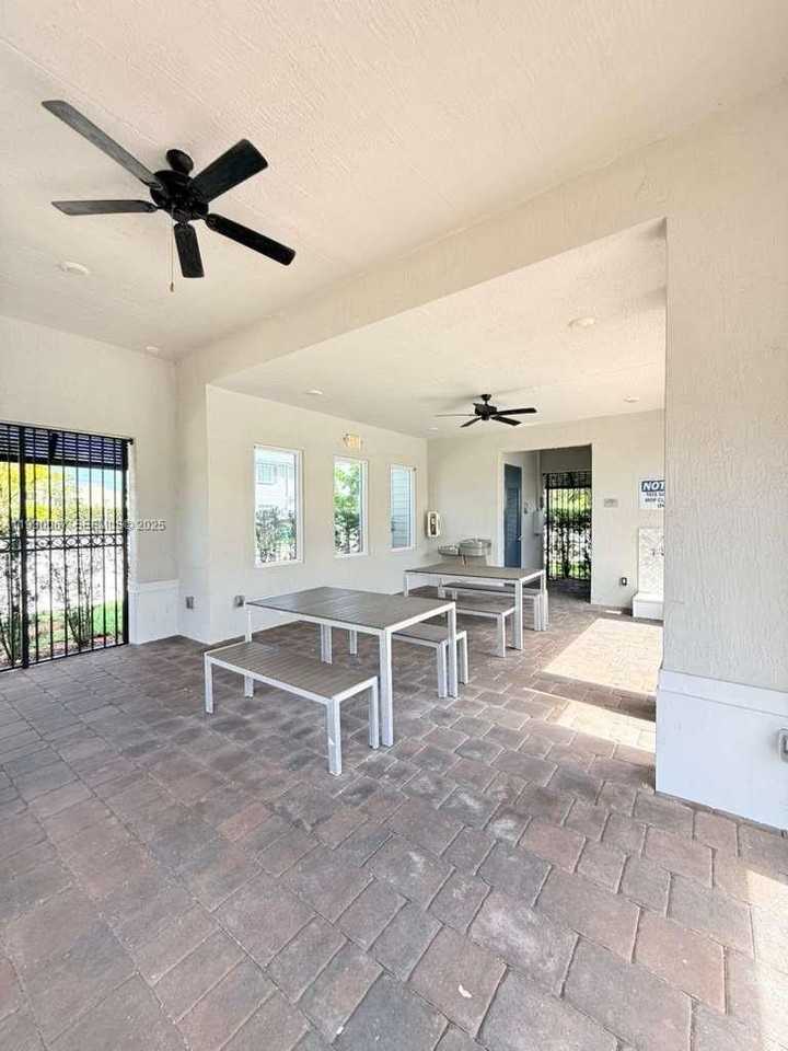 1692 SE 9th Ave #1692 - Photo 3 of 19