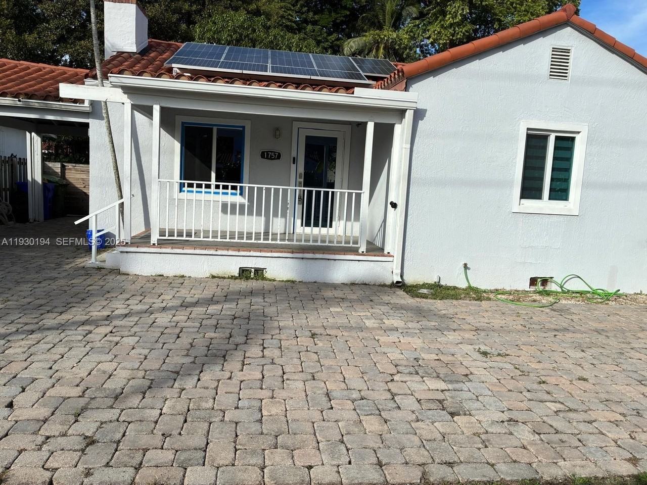 1757 Southwest 24th Terrace - Photo 3 of 40