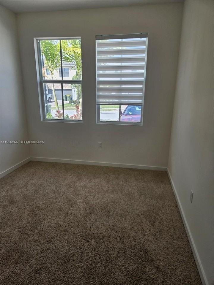 157 Northeast 13th Avenue #0 - Photo 5 of 10