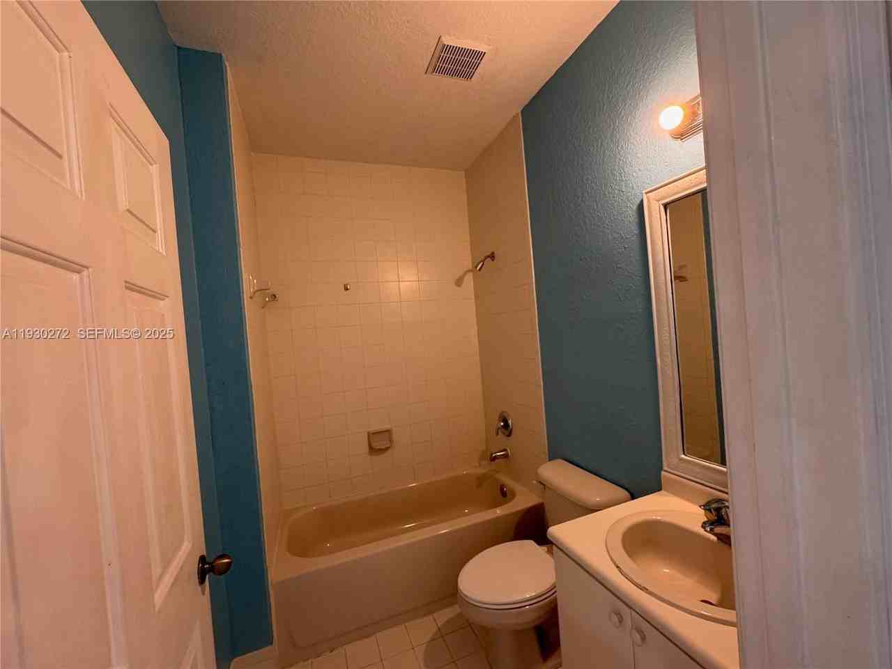 2525 Se 15th Pl #194 - Photo 4 of 16