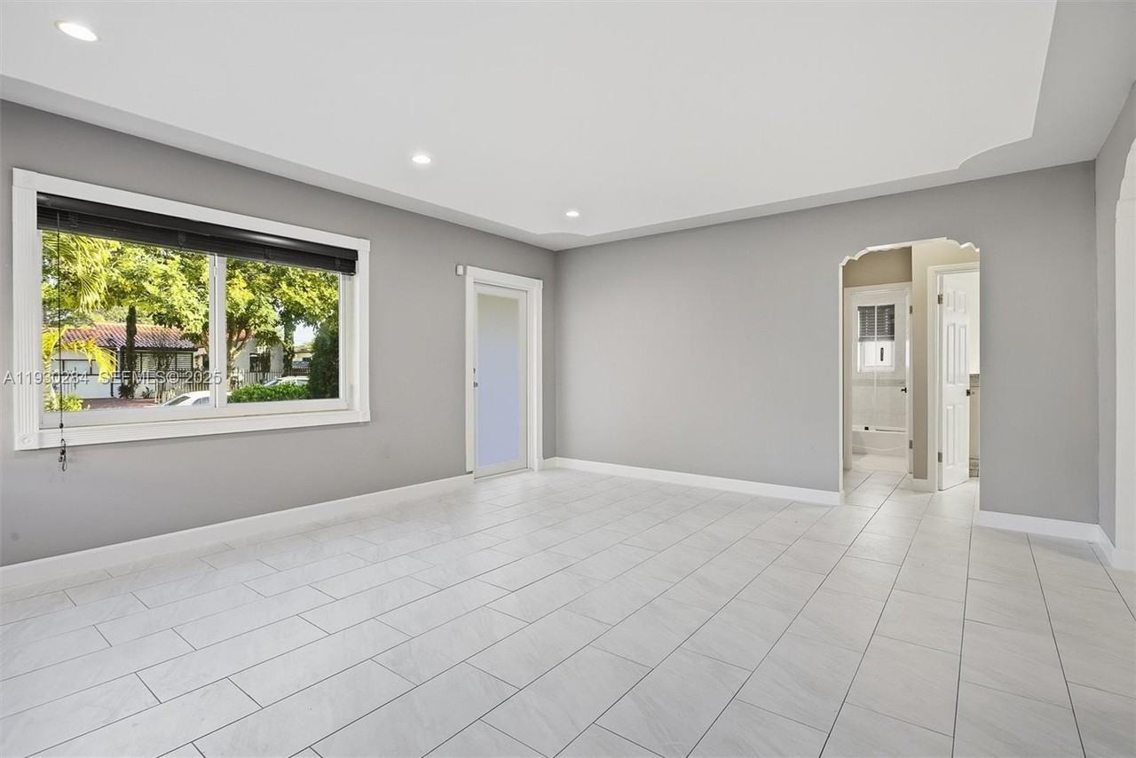 2120 Southwest 16th Street - Photo 6 of 47