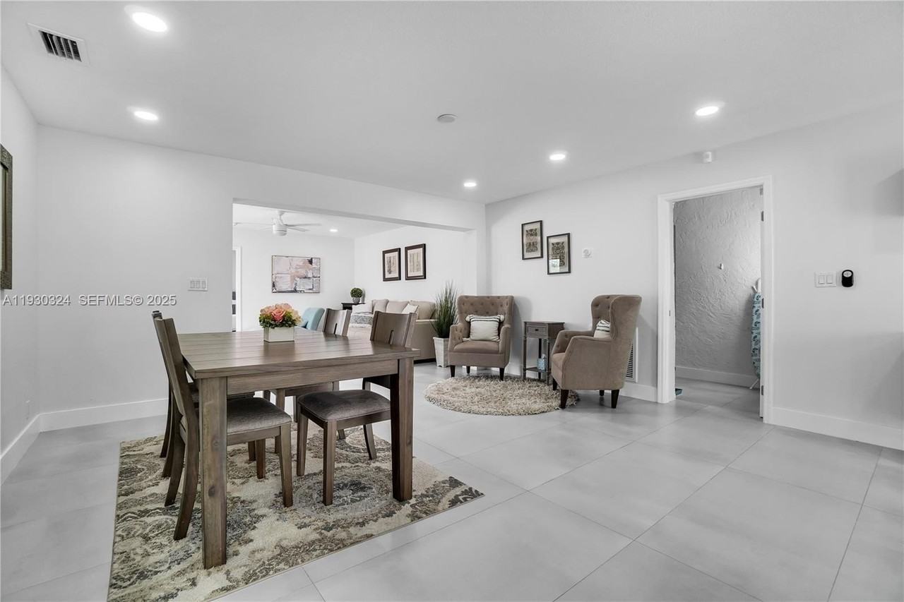 617 Northwest 30th Court #0 - Photo 4 of 36