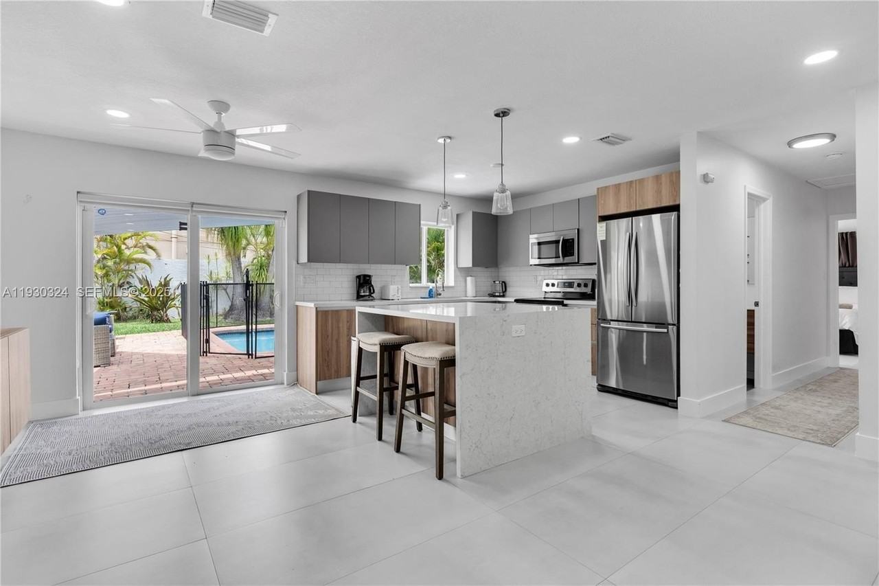 617 Northwest 30th Court #0 - Photo 5 of 36