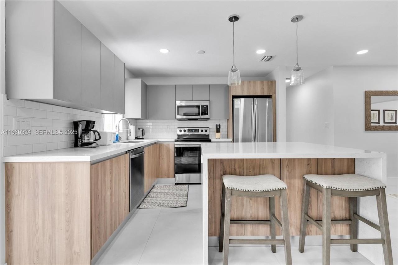 617 Northwest 30th Court #0 - Photo 6 of 36