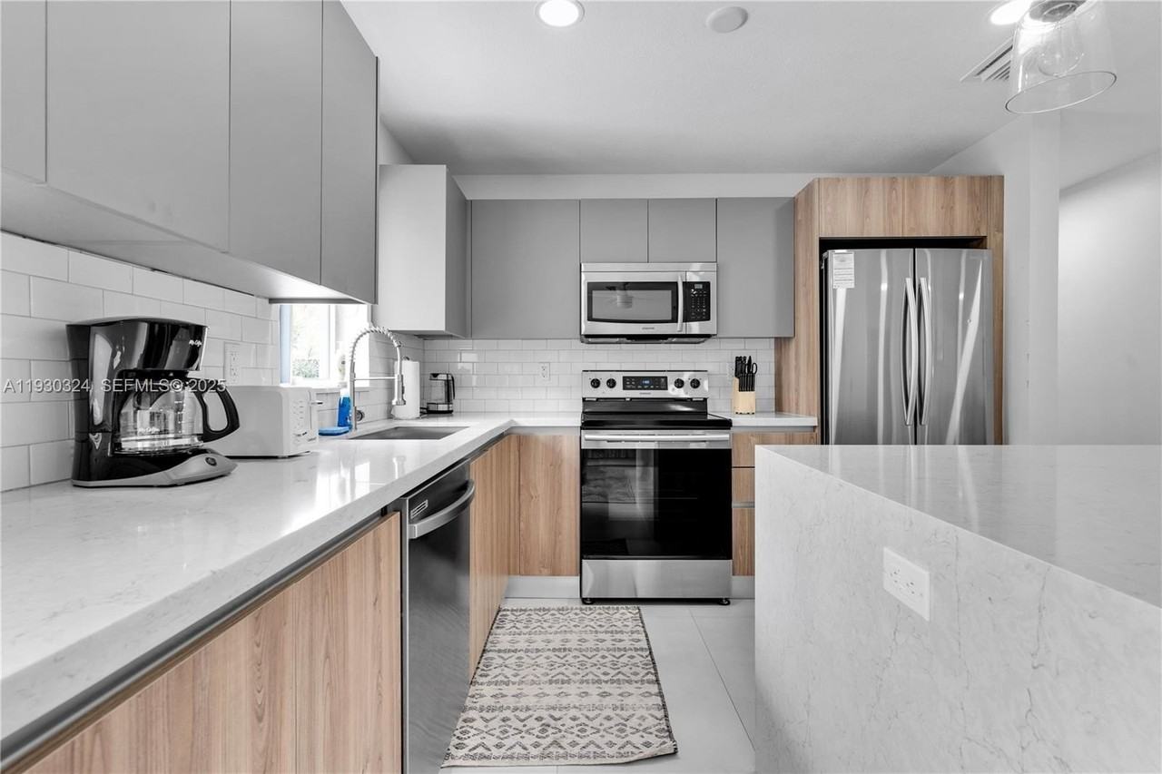 617 Northwest 30th Court #0 - Photo 7 of 36