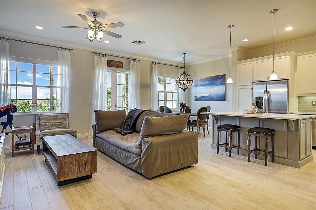 140 Ocean Drive #140 - Photo 3 of 28