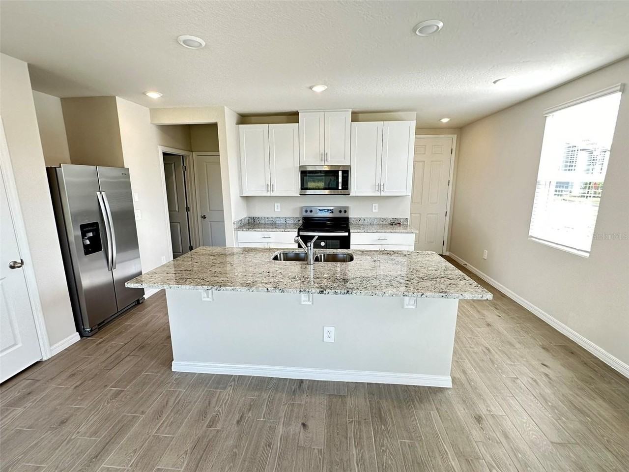 7583 Momentum Pkwy - Photo 6 of 36