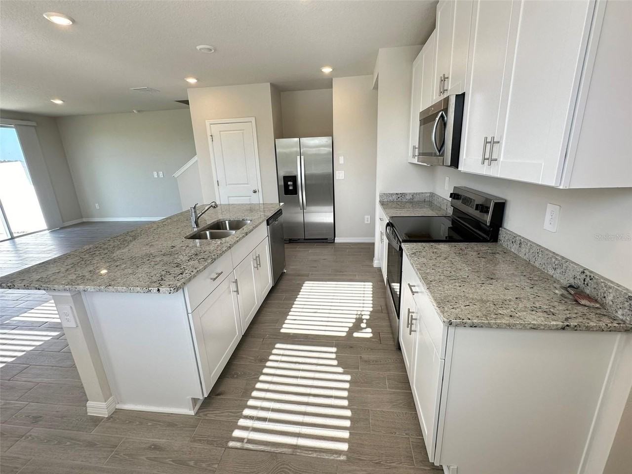 7583 Momentum Pkwy - Photo 7 of 36