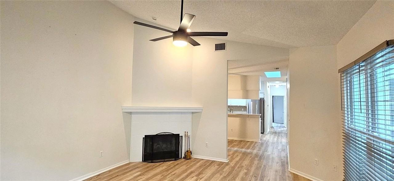 2736 Penzance Street - Photo 5 of 27