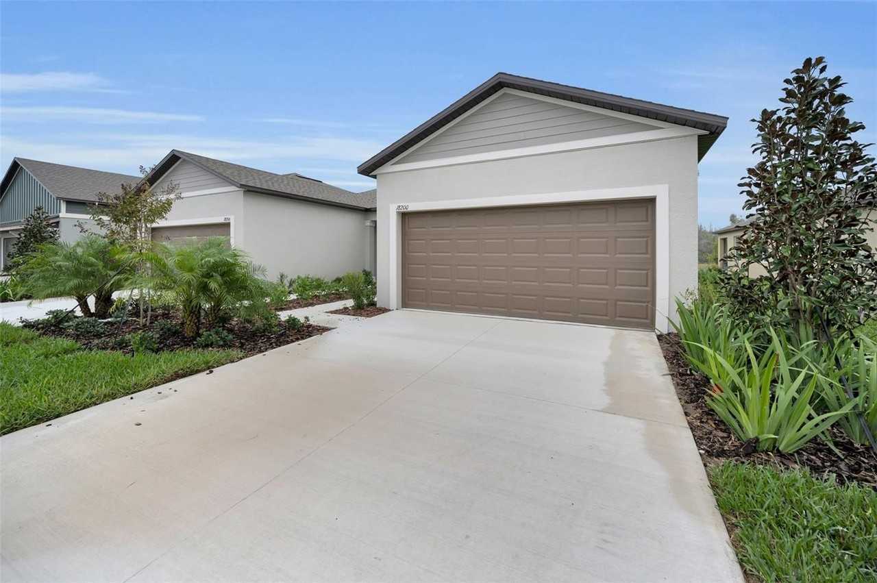 18200 Pleasantview Boulevard - Photo 2 of 34