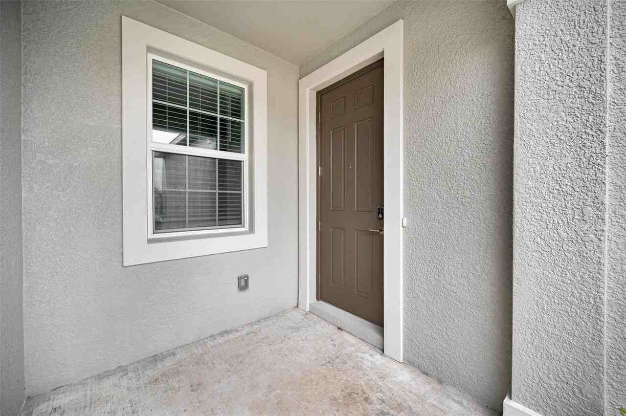 18200 Pleasantview Boulevard - Photo 4 of 34