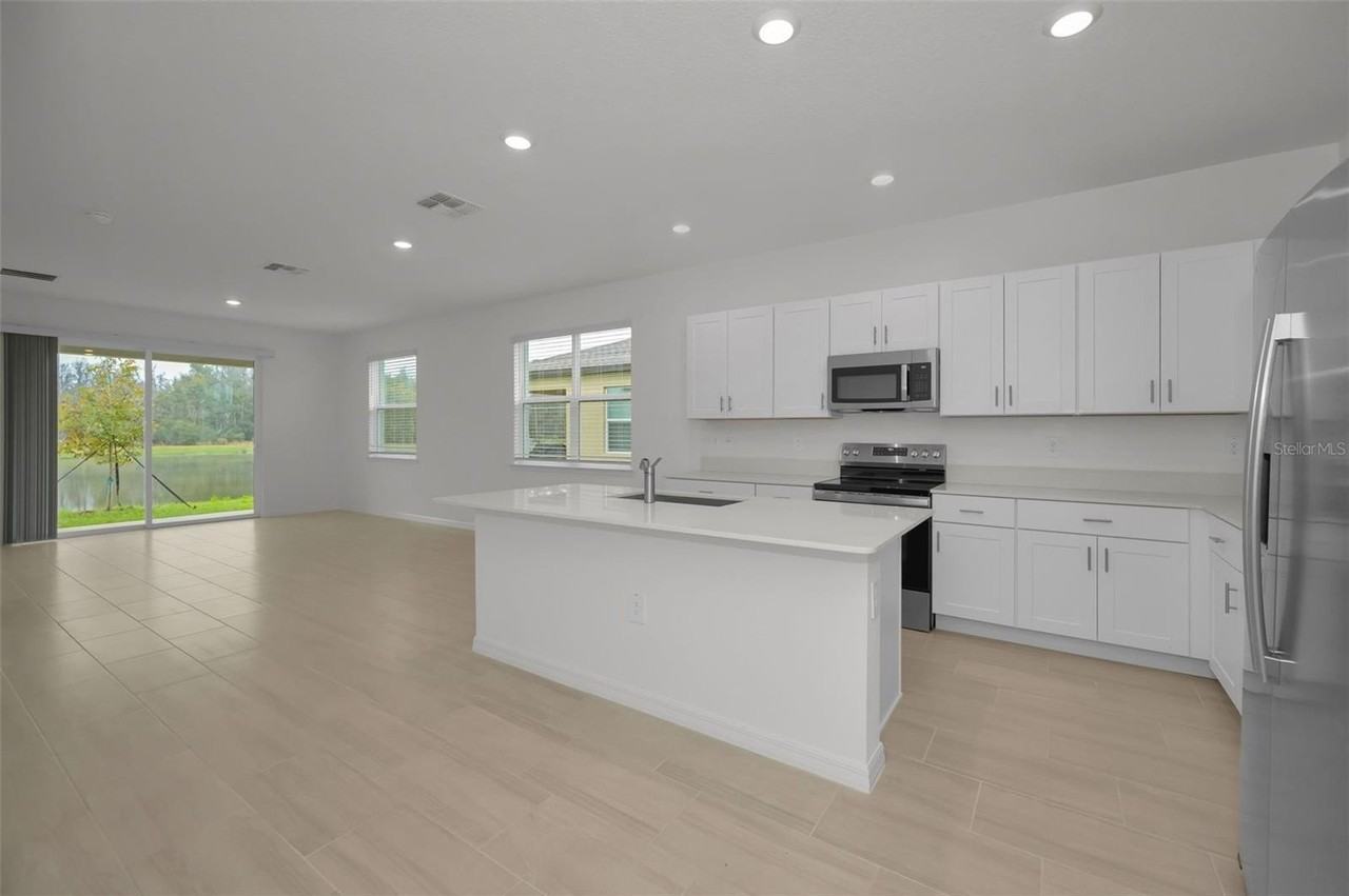 18200 Pleasantview Boulevard - Photo 5 of 34