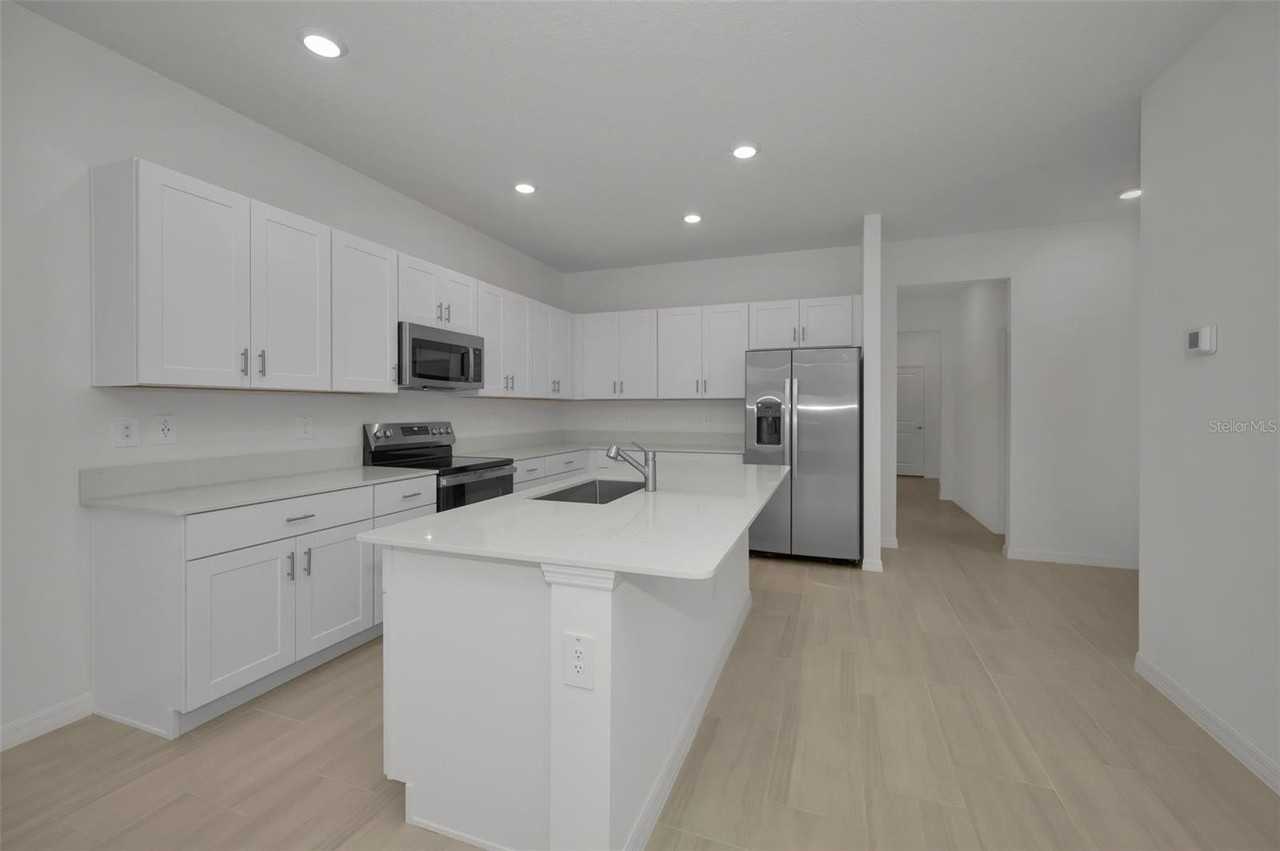 18200 Pleasantview Boulevard - Photo 6 of 34