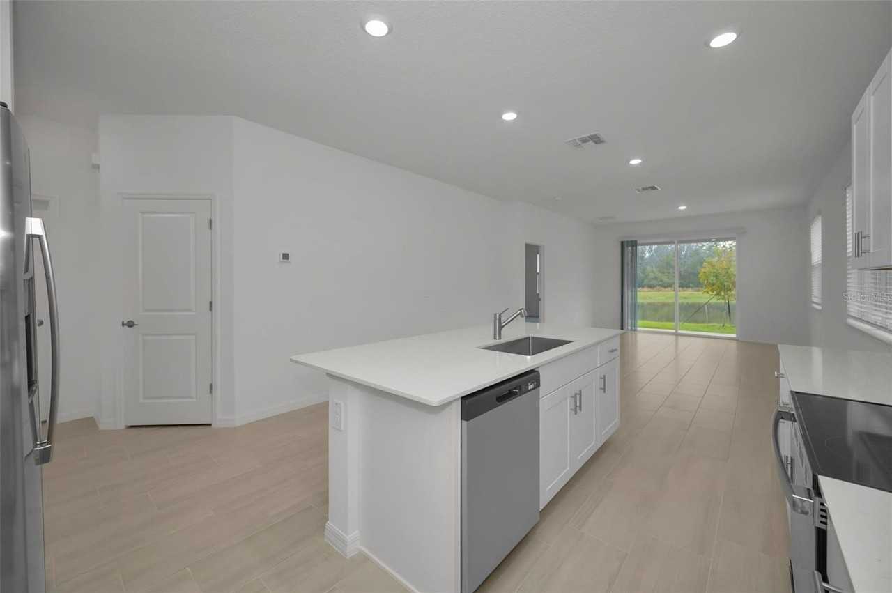 18200 Pleasantview Blvd - Photo 7 of 31