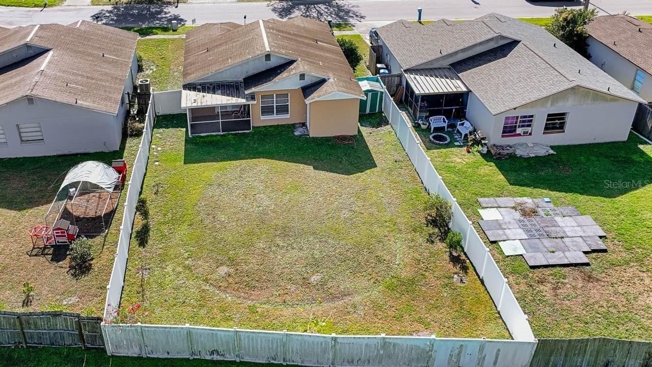 1424 Vinetree Dr - Photo 3 of 28