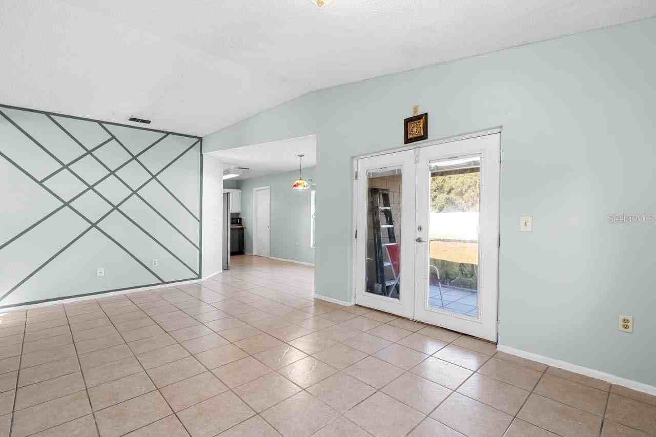 1424 Vinetree Dr - Photo 7 of 28