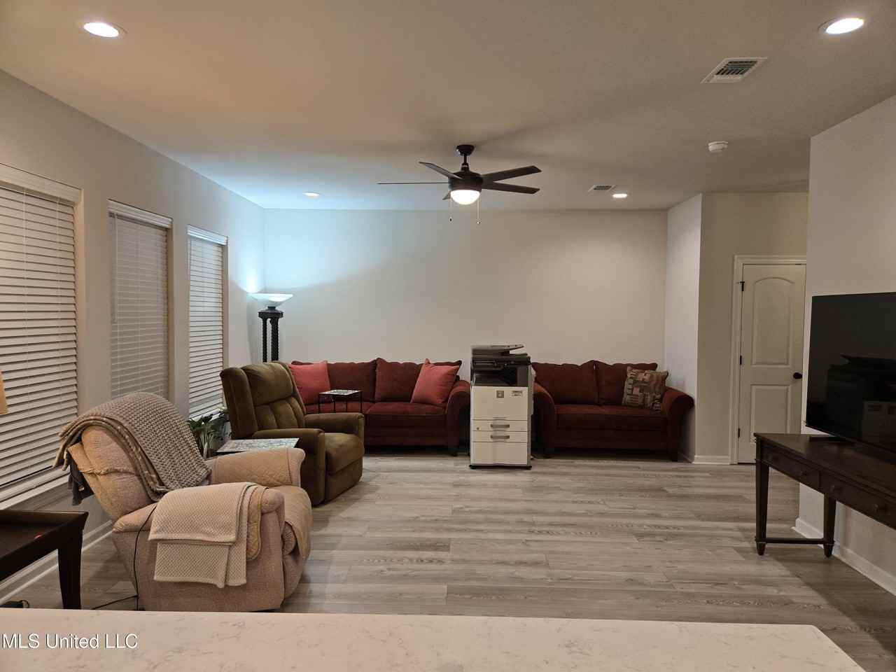 14334 Southern Oak Ave - Photo 4 of 34