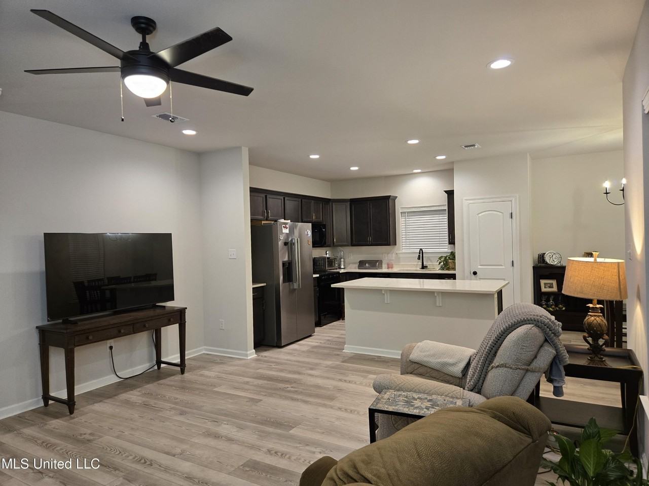 14334 Southern Oak Ave - Photo 6 of 34