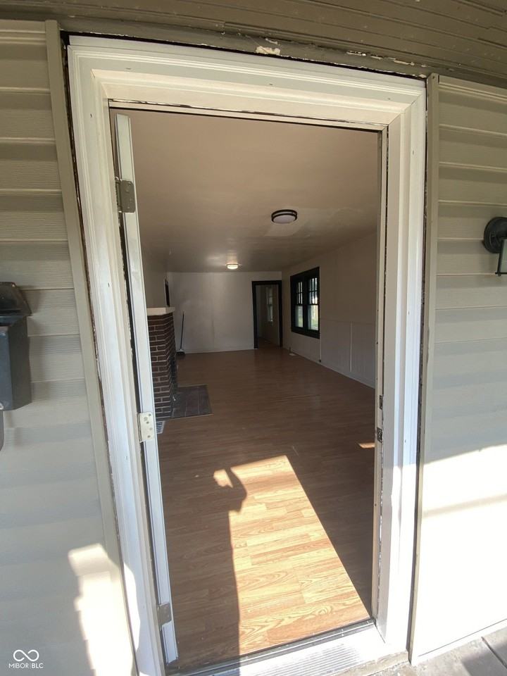 1351 South Belmont Avenue - Photo 5 of 9