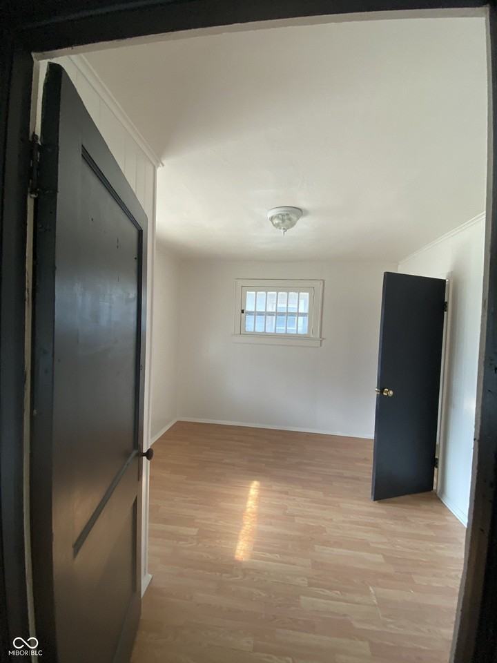 1351 South Belmont Avenue - Photo 7 of 9