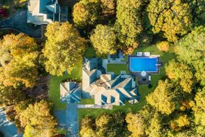 featured image of 10 Bay Woods Drive