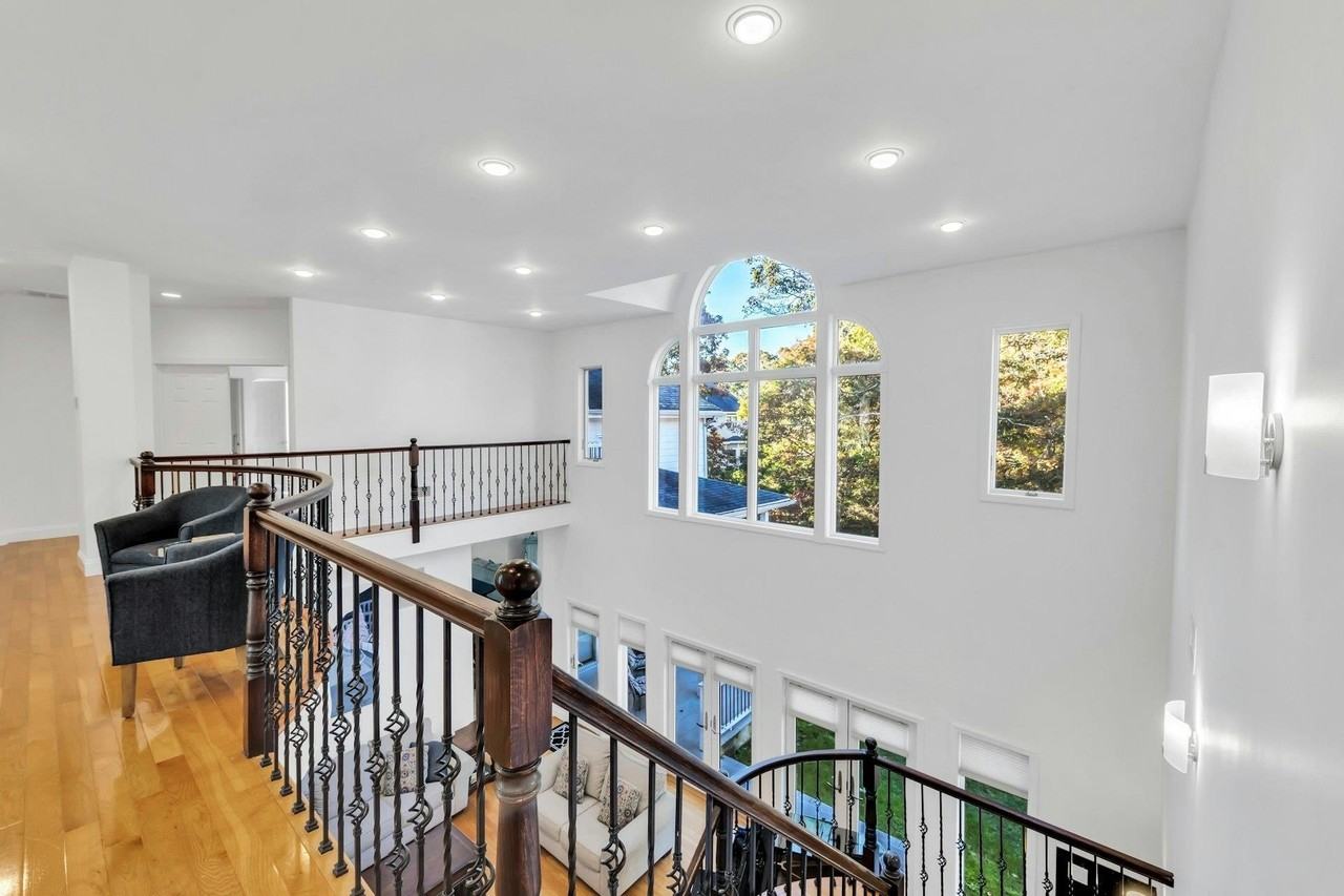 10 Bay Woods Dr - Photo 3 of 32