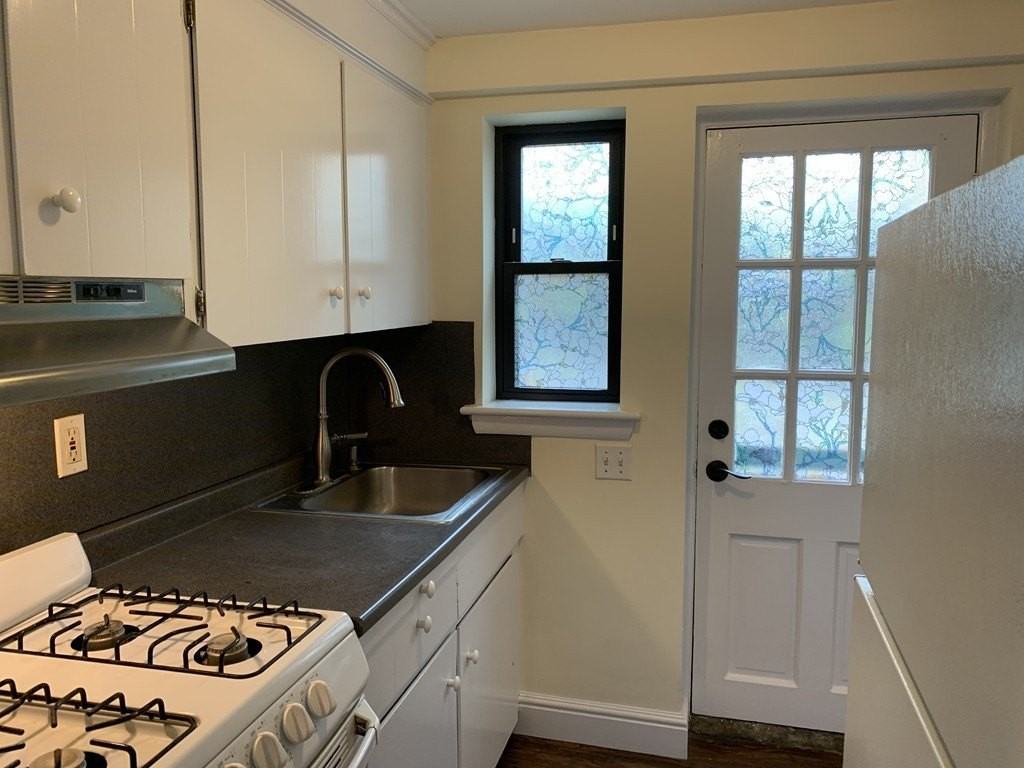 140 Church Street #B - Photo 5 of 8