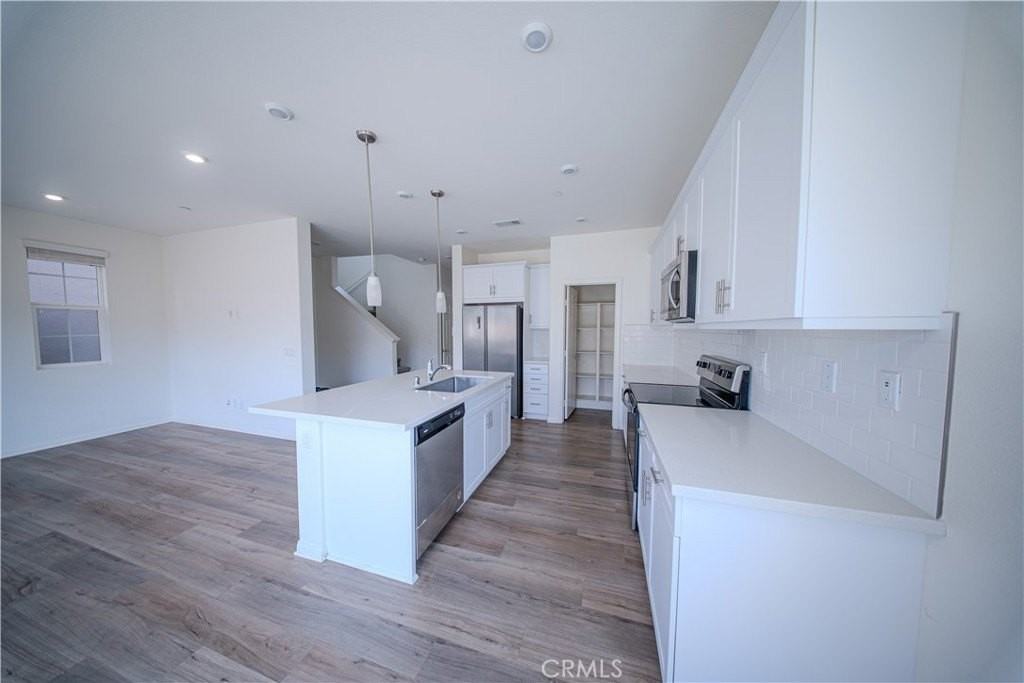 558 Pablo Rd - Photo 4 of 20