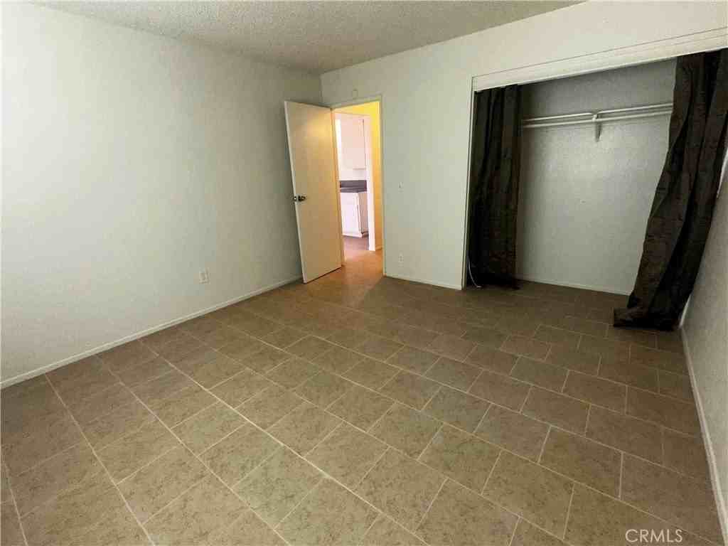 11661 White Avenue - Photo 6 of 9