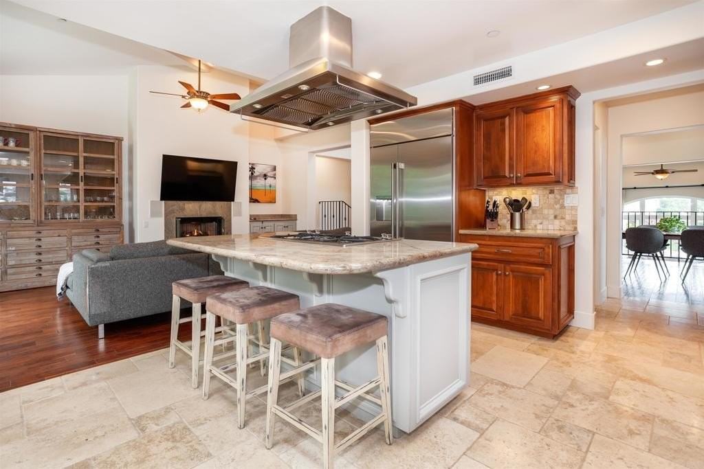 527 Liverpool Dr - Photo 3 of 12