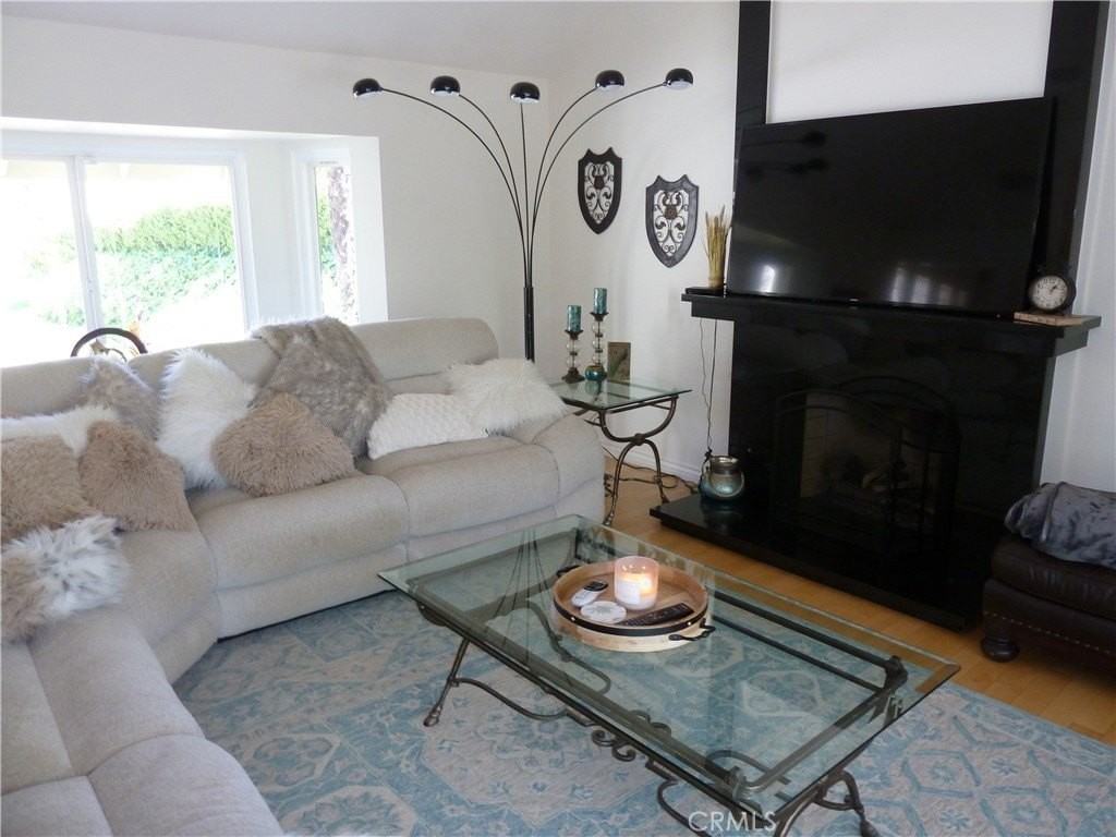 411 Newcastle Street - Photo 3 of 26