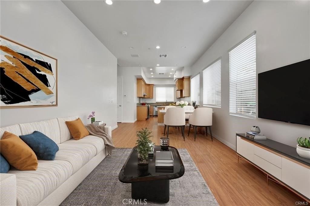 320A S Lincoln Ave - Photo 2 of 15