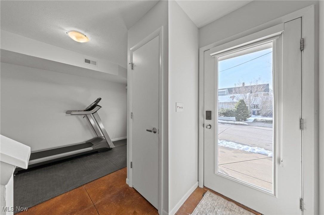 2565 West 9th Street - Photo 4 of 31