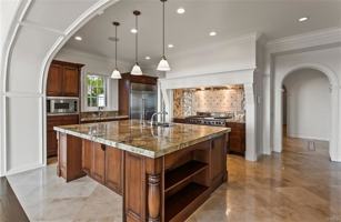 featured image of 8 Whalers Bluff