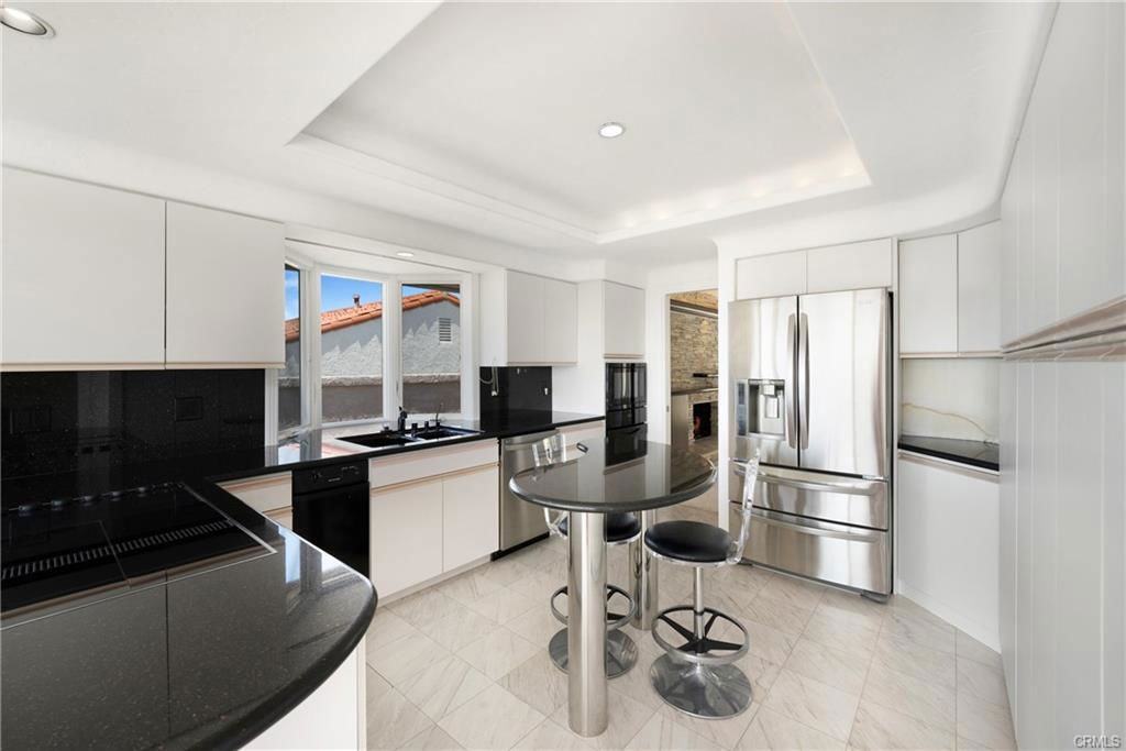 33 Montecito Dr - Photo 3 of 8