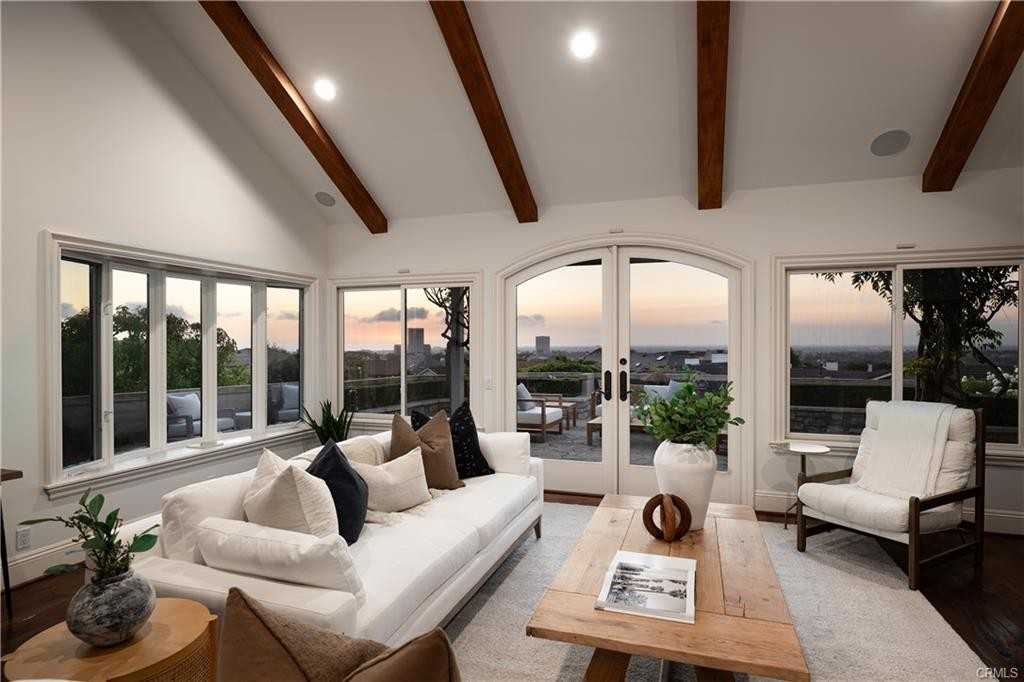 2001 Yacht Resolute - Photo 3 of 7