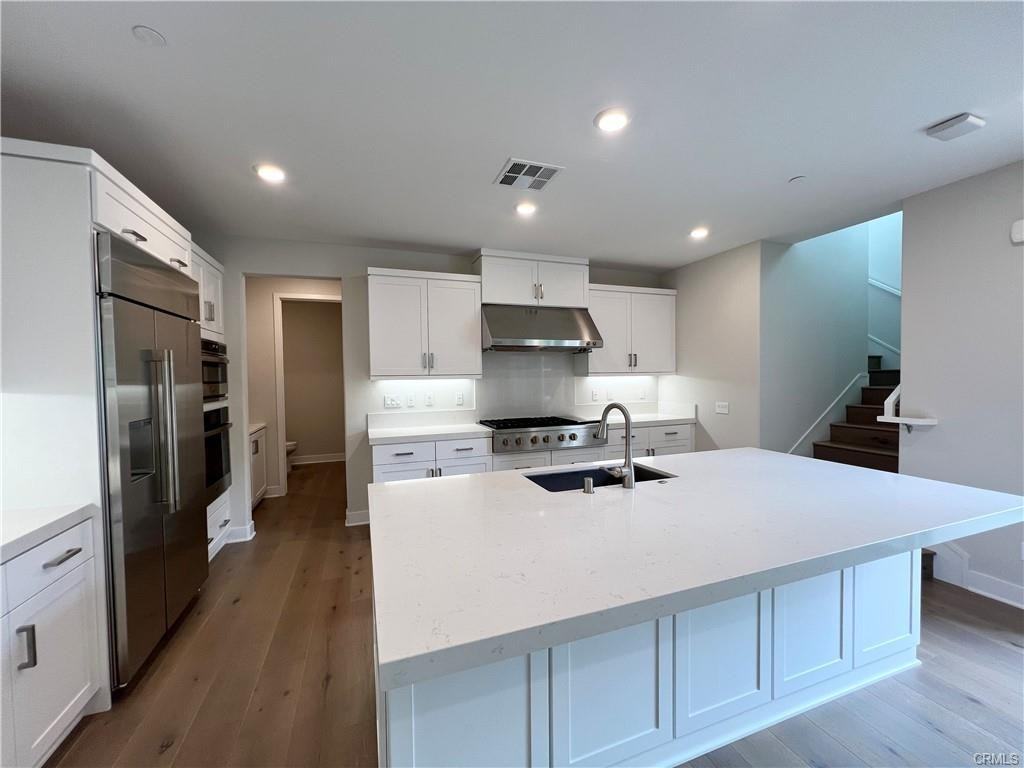 108 Chorus - Photo 4 of 8