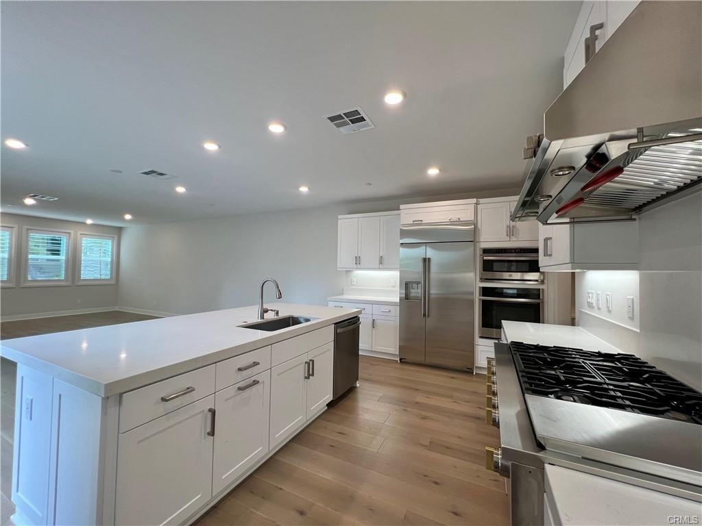 108 Chorus - Photo 6 of 8