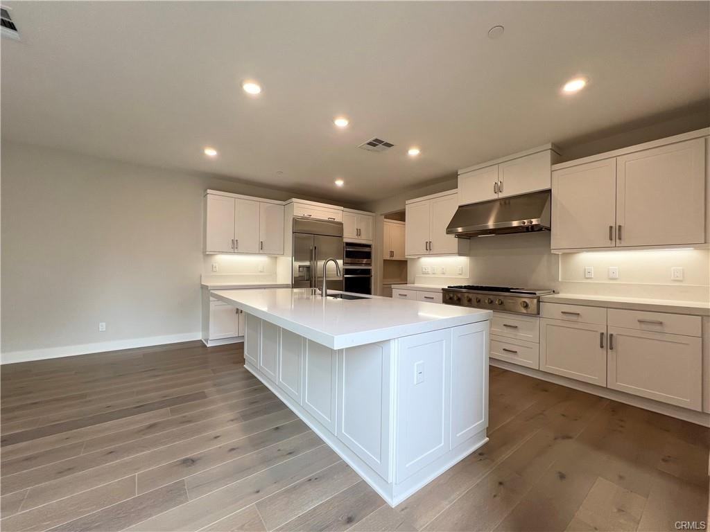 108 Chorus - Photo 7 of 8